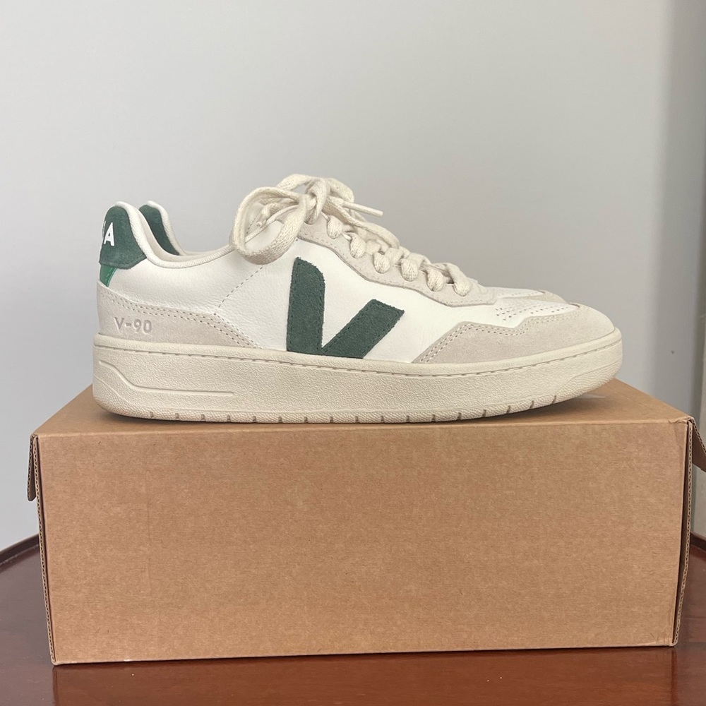 Veja V-90 Sneakers in Extra-White Cypress in Size 38 - Picture 6 of 10